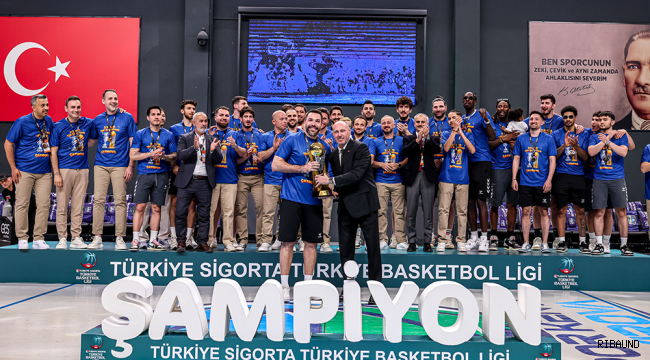 Türkiye Basketbol Ligi'nde Çayırova Belediyesi şampiyonluk kupasına kaldırdı