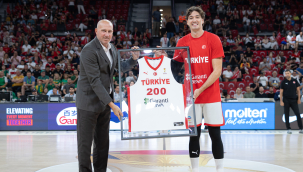 Cedi Osman’dan milli formayla tarihi başarı: 200 maç barajını aştı!