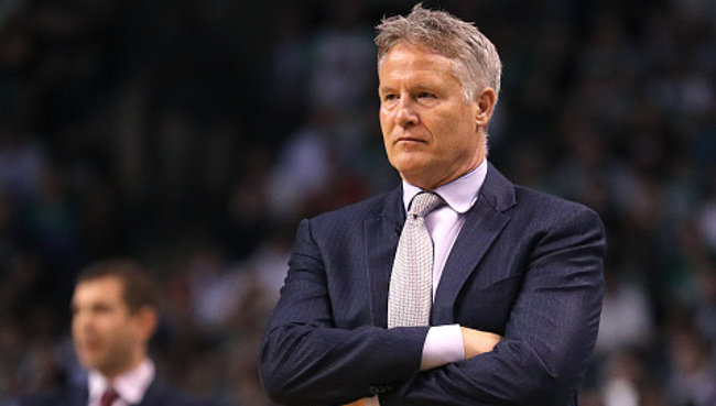 76ers Brett Brown ile uzattı