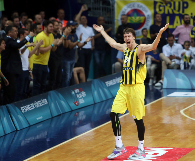 Jan Vesely üç yıl daha Fenerbahçe Beko'da