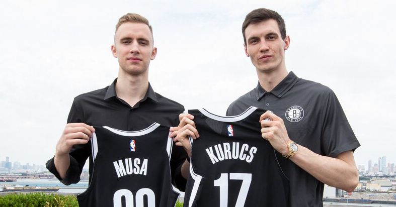 Rodion Kurucs, Porzingis'e Meydan Okudu