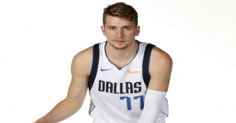 Luka Doncic, Yılın Çaylağı anketinde açık ara önde