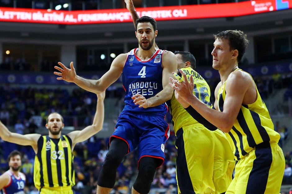 Fenerbahçe, Anadolu Efes'i uzatmada devirdi