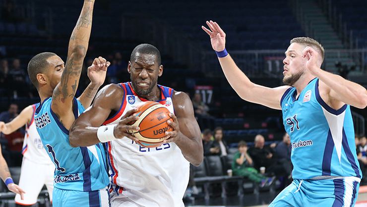 Anadolu Efes, Türk Telekom'u farklı yendi