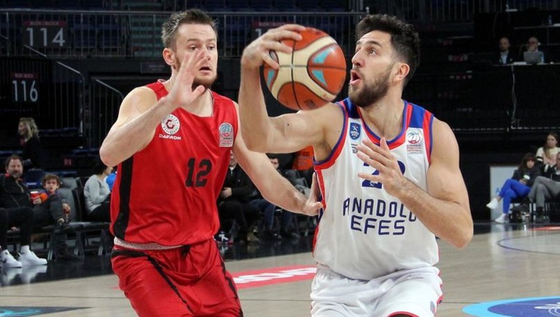 Anadolu Efes, evinde galip