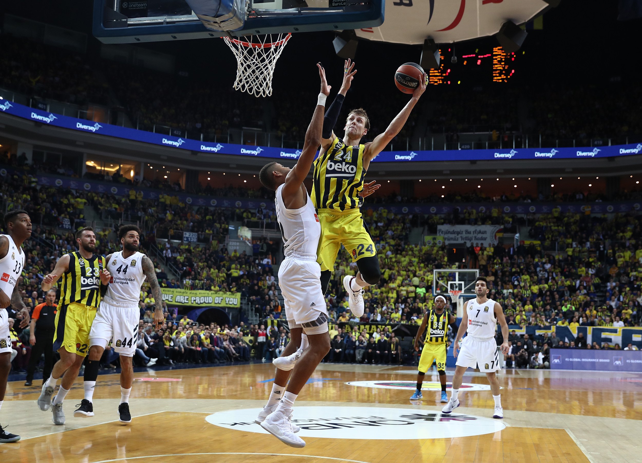 Fenerbahçe Beko son nefeste kazandı