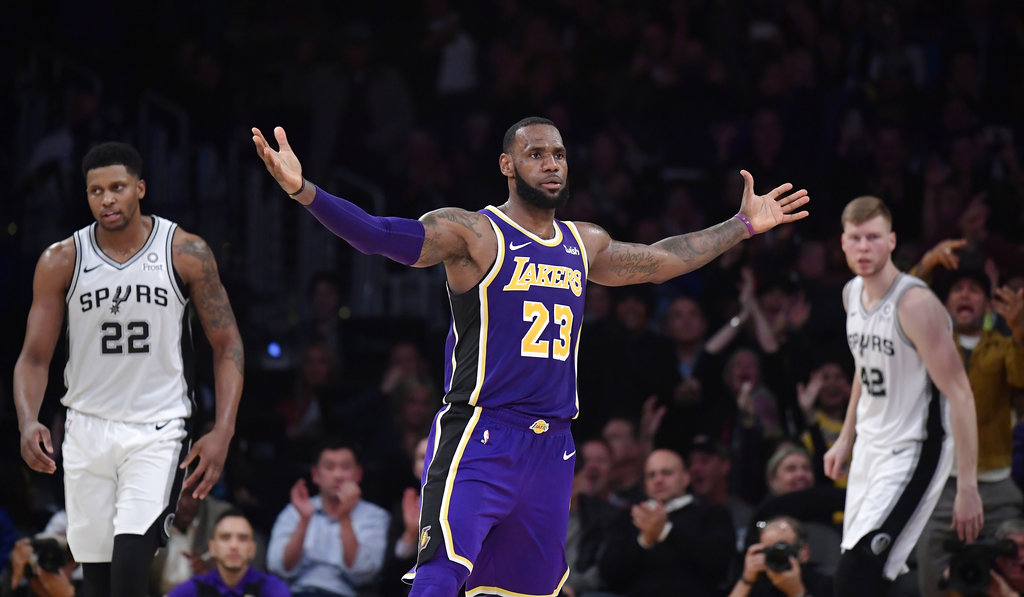 LeBron, LA Lakers'ı galibiyete taşıdı