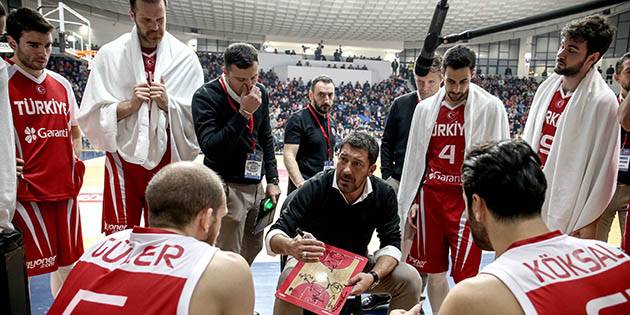 Ufuk Sarıca: Gençler büyük maçlarda oynayabileceğini kanıtladı