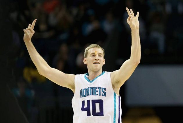 Cody Zeller sağ elini kırdı !