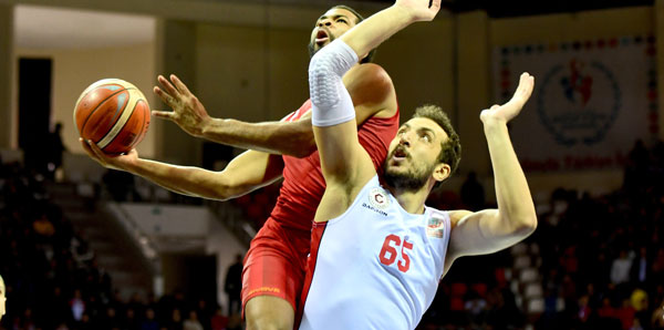 Gaziantep Basketbol'da Doğan Şenli 8 hafta yok