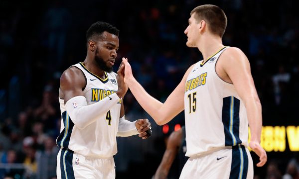 Denver Nuggets, seriyi bitiremedi