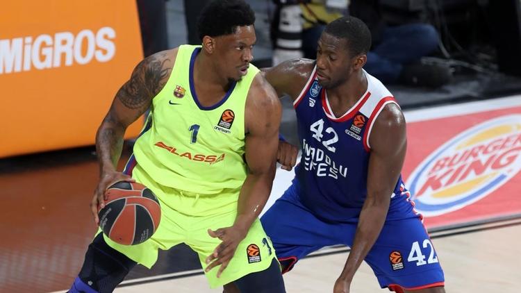 Larkin coştu Efes Barça'yı parkeden sildi