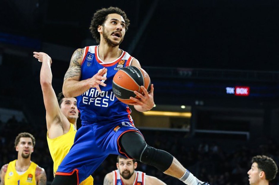 Anadolu Efes, Tel Aviv'de galip