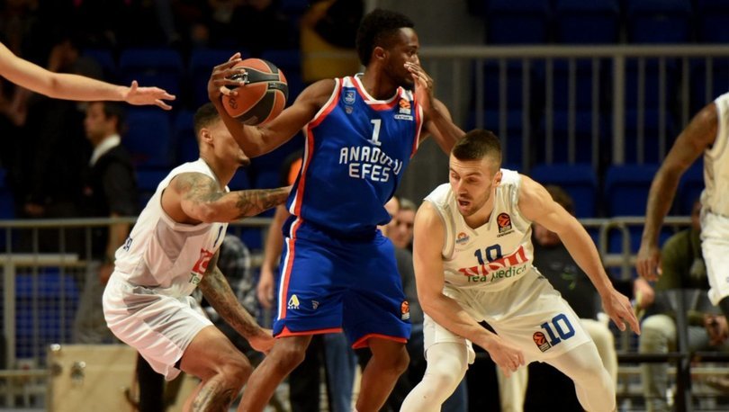 Anadolu Efes saha avantajını garantiledi