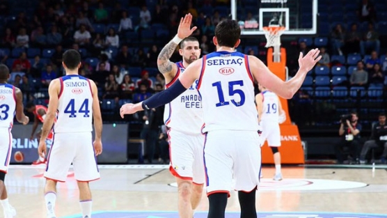 Anadolu Efes, Bahçeşehir Koleji'ni farklı geçti