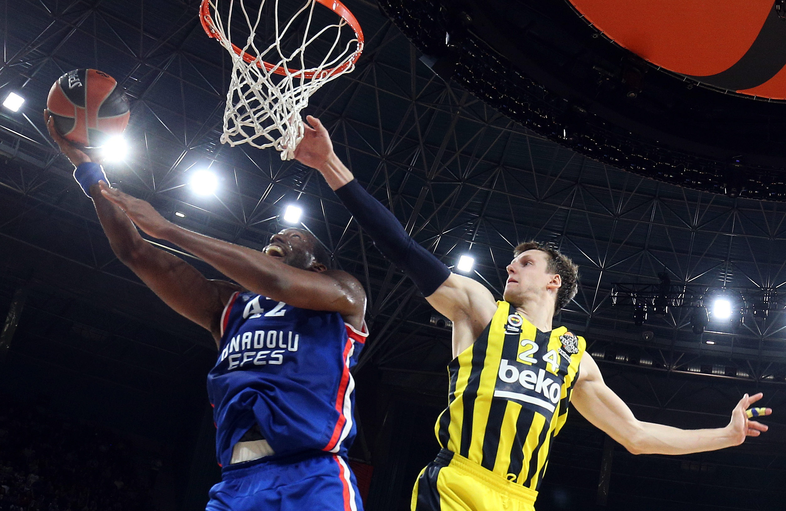 Larkin coştu Efes finale çıktı