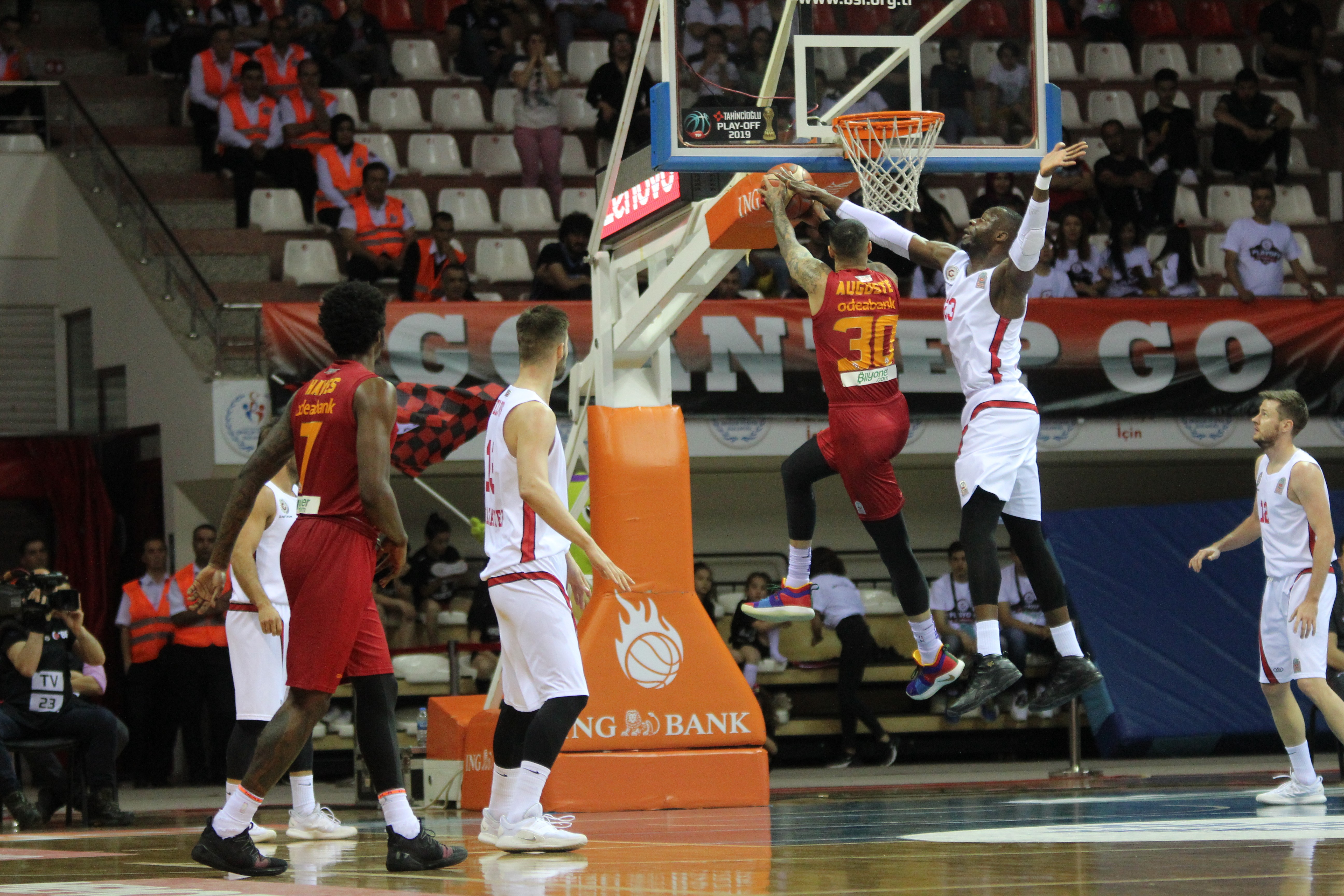 Gaziantep Basketbol seriyi eşitledi