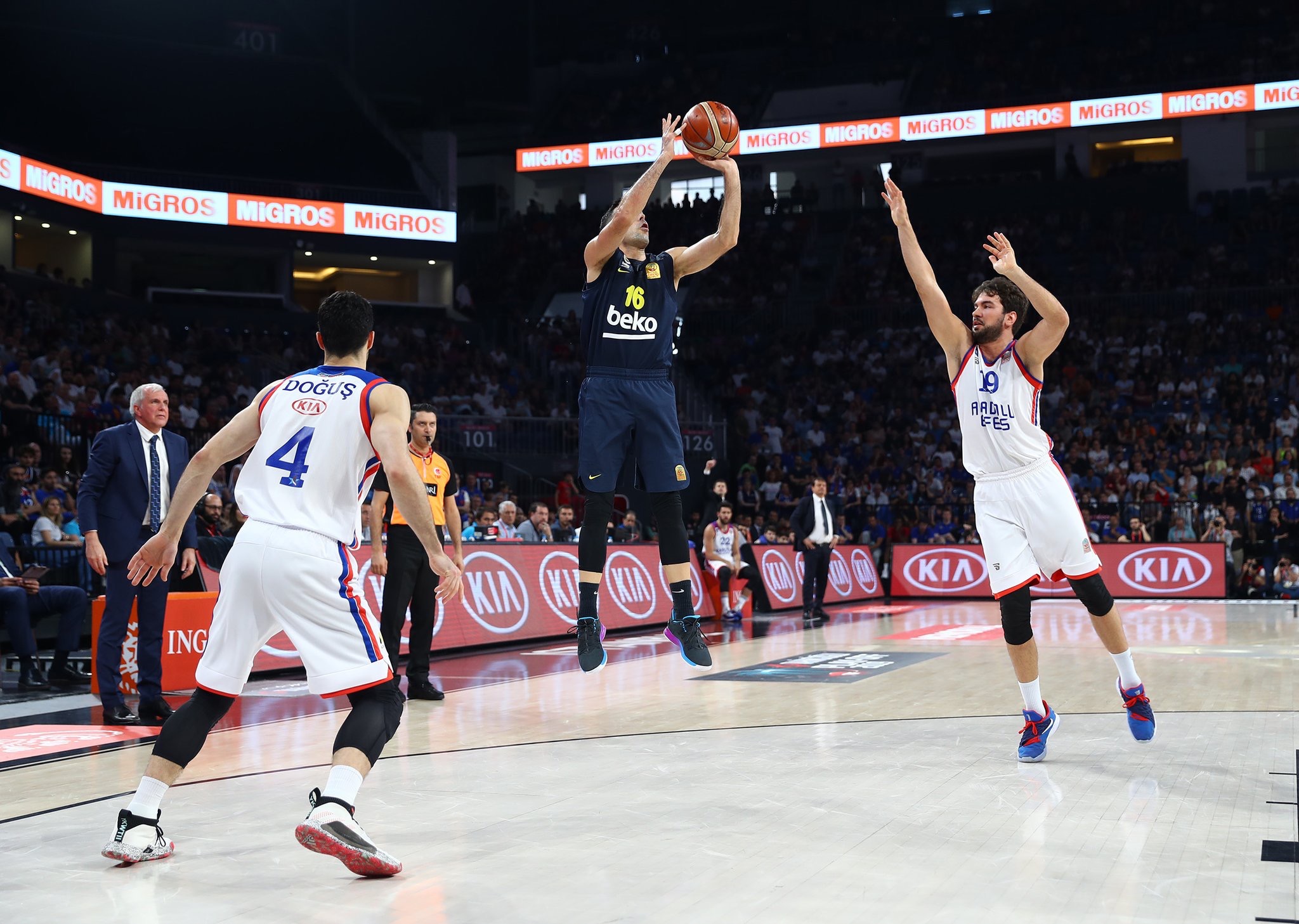 Fenerbahçe BEKO, Tahincioğlu Basketbol Süper Ligi Final Serisine Muhteşem Başladı