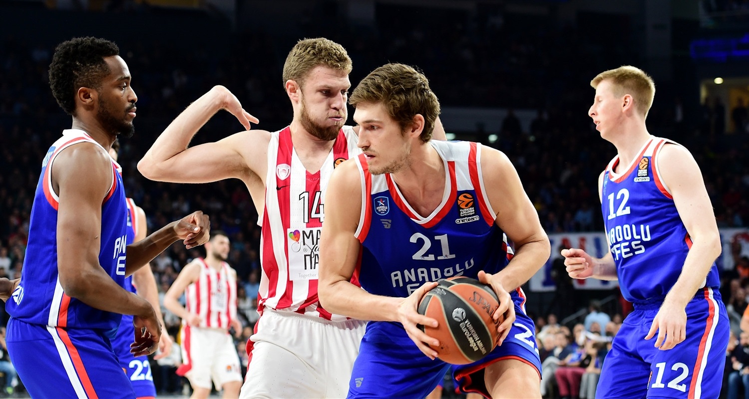 Anadolu Efes, Tibor Pleiss ile yoluna devam ediyor