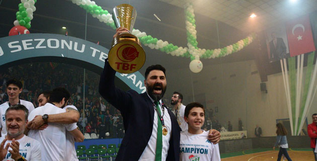 Arda Vekiloğlu Bursaspor'dan ayrıldı