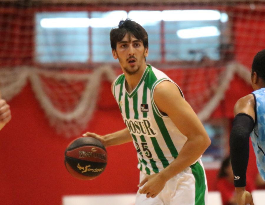 Kenan Sipahi, İspanya Ligi ACB'deki ilk maçına çıktı