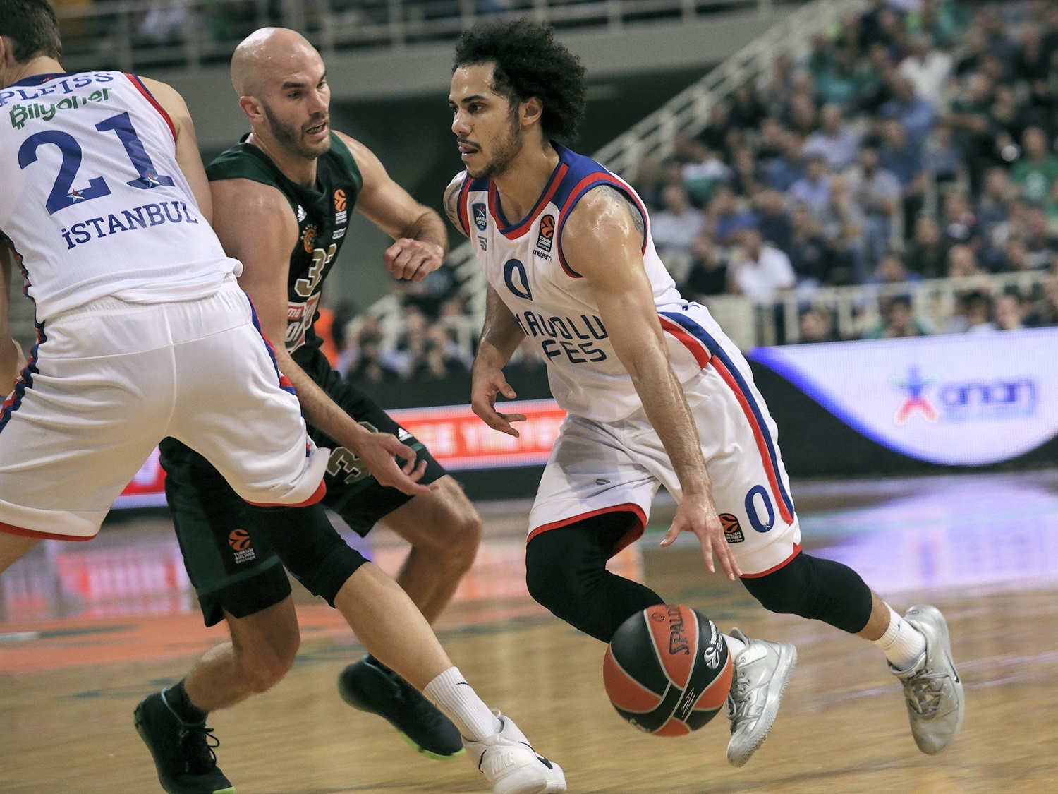 Larkin'in müthiş performansı Anadolu Efes'e yetmedi