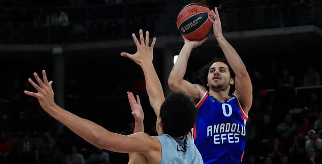 Anadolu Efes maç fazlasıyla lider