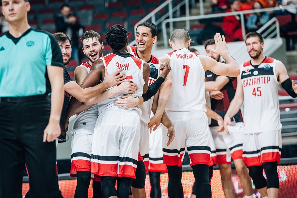 Gaziantep Basketbol, Letonya'da kazandı