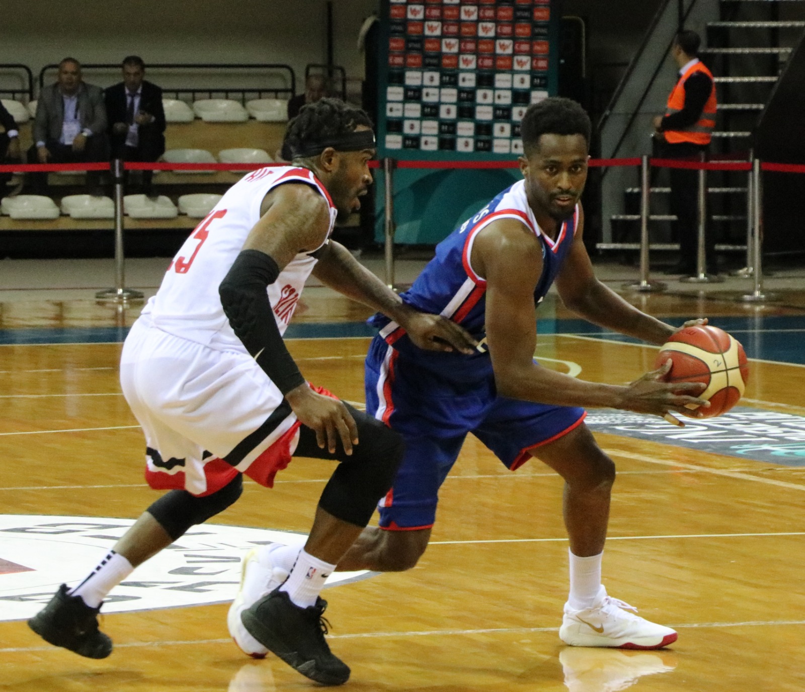 Gaziantep'te gülen Anadolu Efes