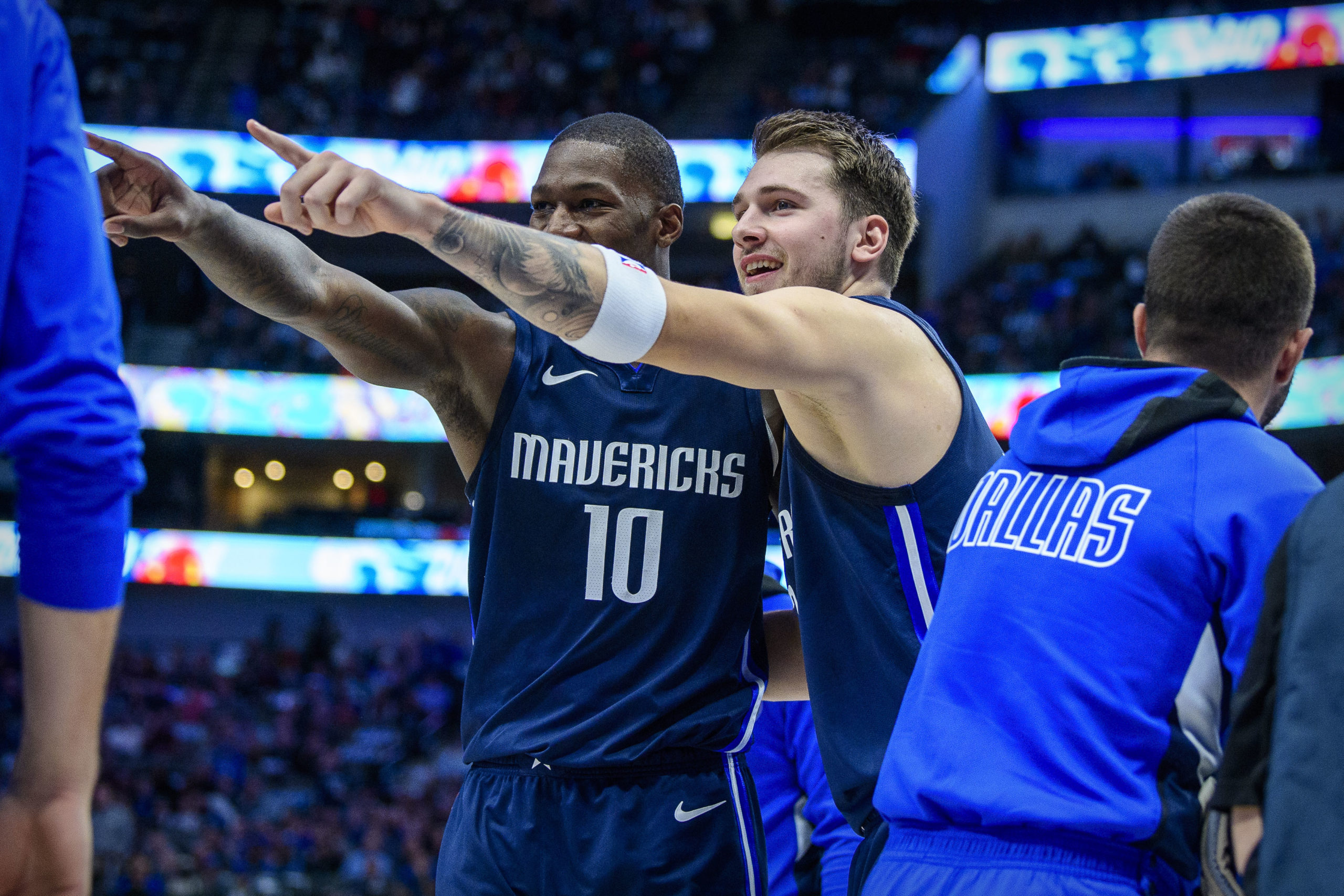 Doncic tarih yazdı Mavericks fark attı