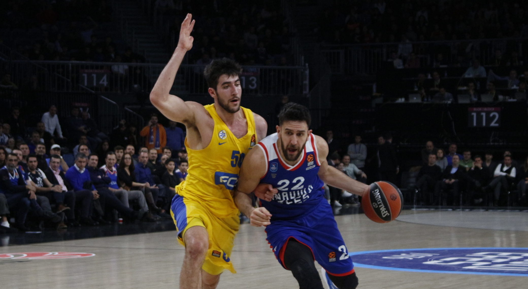 A. Efes'ten Maccabi Fox'a fark