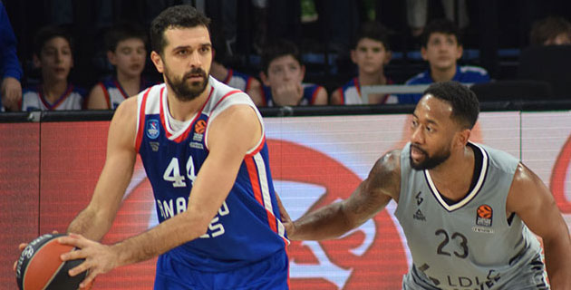 Anadolu Efes'ten art arda 5. galibiyet